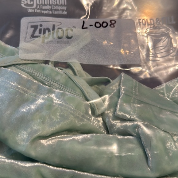 Victoria’s Secret Mint Green Velvet Crop Cami Top Adjust Straps Women’s Med EUC - Picture 8 of 8